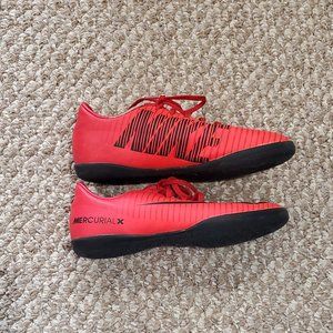 YOUTH NIKE MERCURIAL SIZE 4